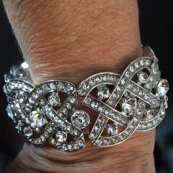 Cherie Crystal Embellished Bracelet - Badgley Mischka Badgley Fascinating Glitzy Crystal Bracelet